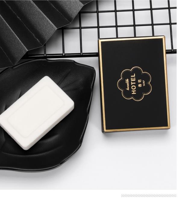 Black and gold package convenient disposable hotel toiletries with shampoo razor shower cream 13