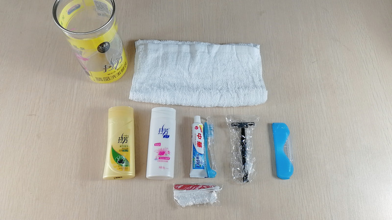 Wholesale Portable Travel Size Toiletries Kit 2