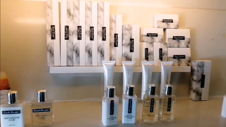 Hotel shampoo suppliers hot sale hotel toiletries sets customized logo and packaging 1