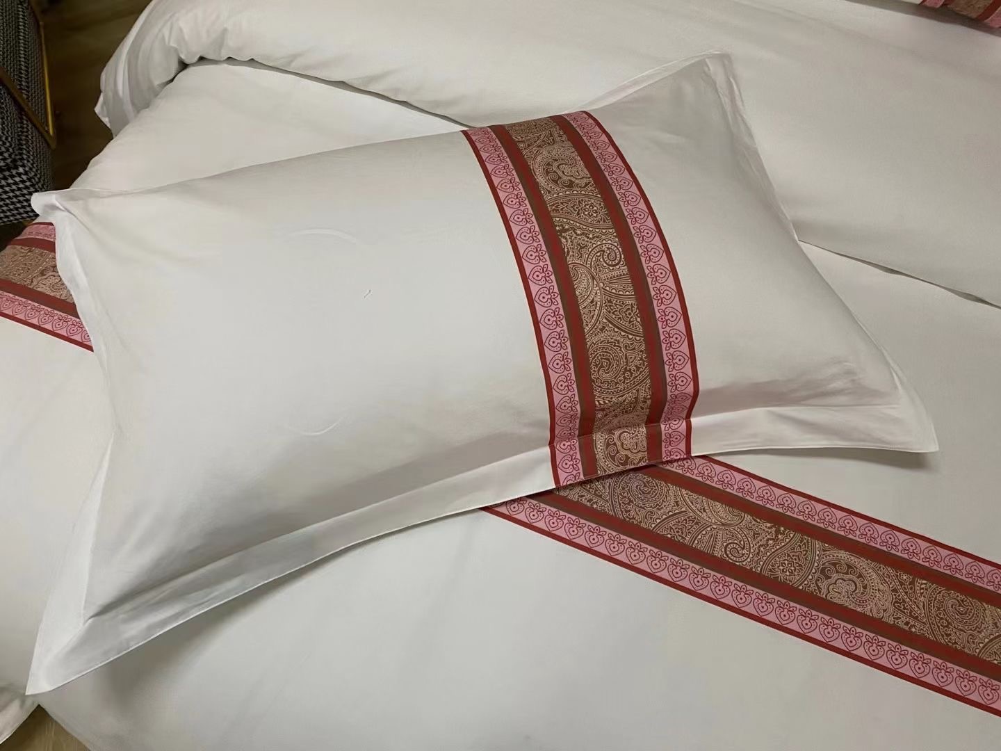 China Custom 4PCS hotel bedding set cotton king size quilt cover and bed sheet manufacturers - Hanbi 4