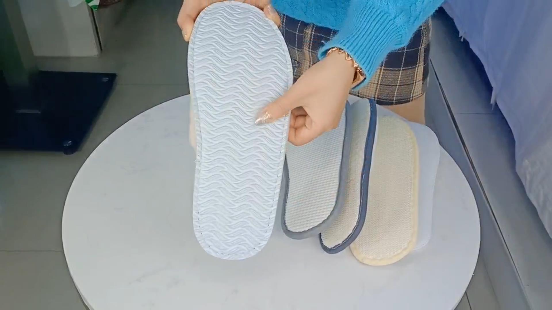 Overall single-use hotel slippers sole test- show you what is non-slip slipper sole 1