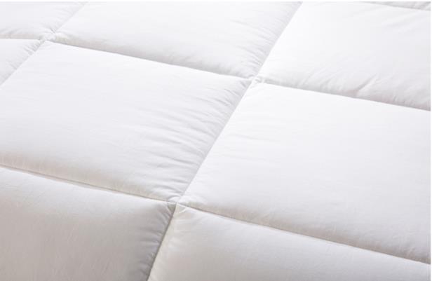 Hotel linen thickness keep warm winter cold comforter feather fabric soft skin-friendly 3