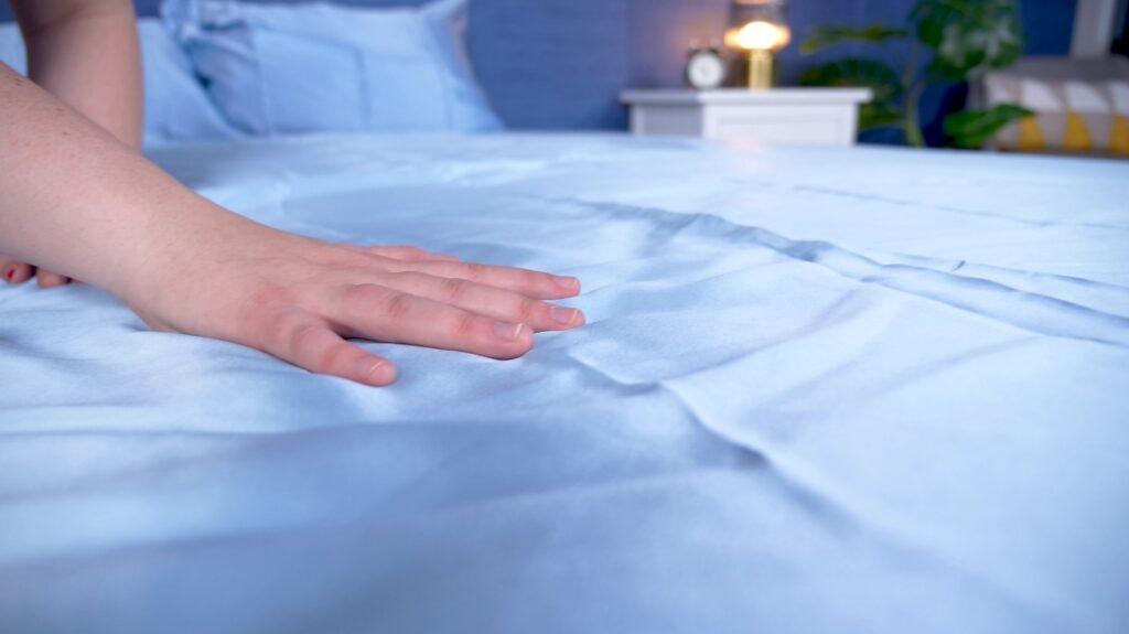 What Types of Bed Sheets Do Hotels Use? 11