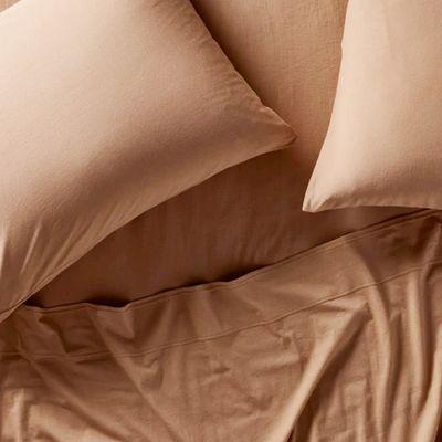 What Types of Bed Sheets Do Hotels Use? 9