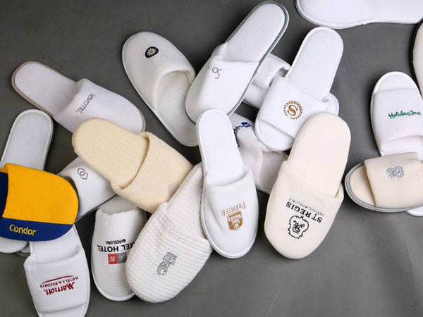 How good are hotel slippers? Even the stars are excited to pack it up 1