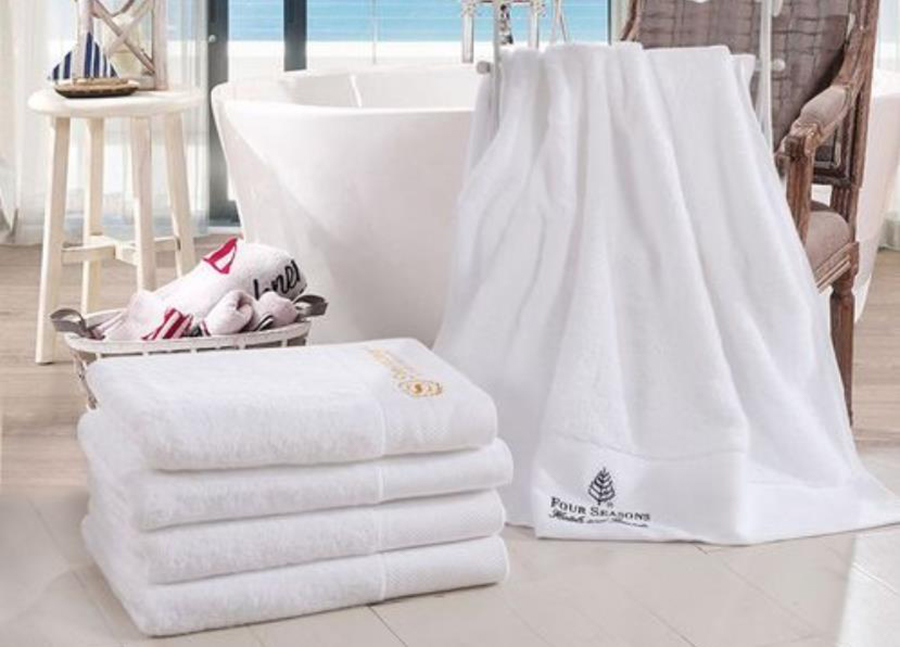 How to Tie A Bath Towel Not Easy to Fall Off? 2