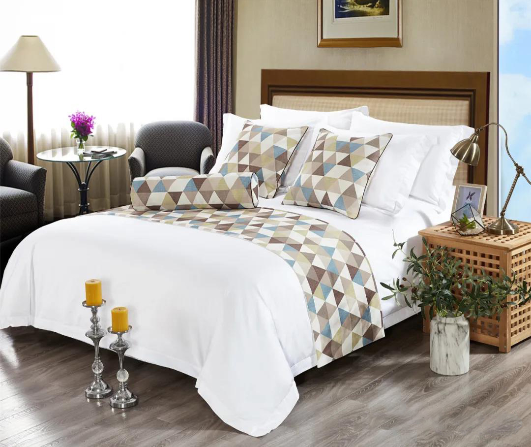 How To Use The Bedding Runner To Light Up The Hotel Room Space? Check It Out! 4