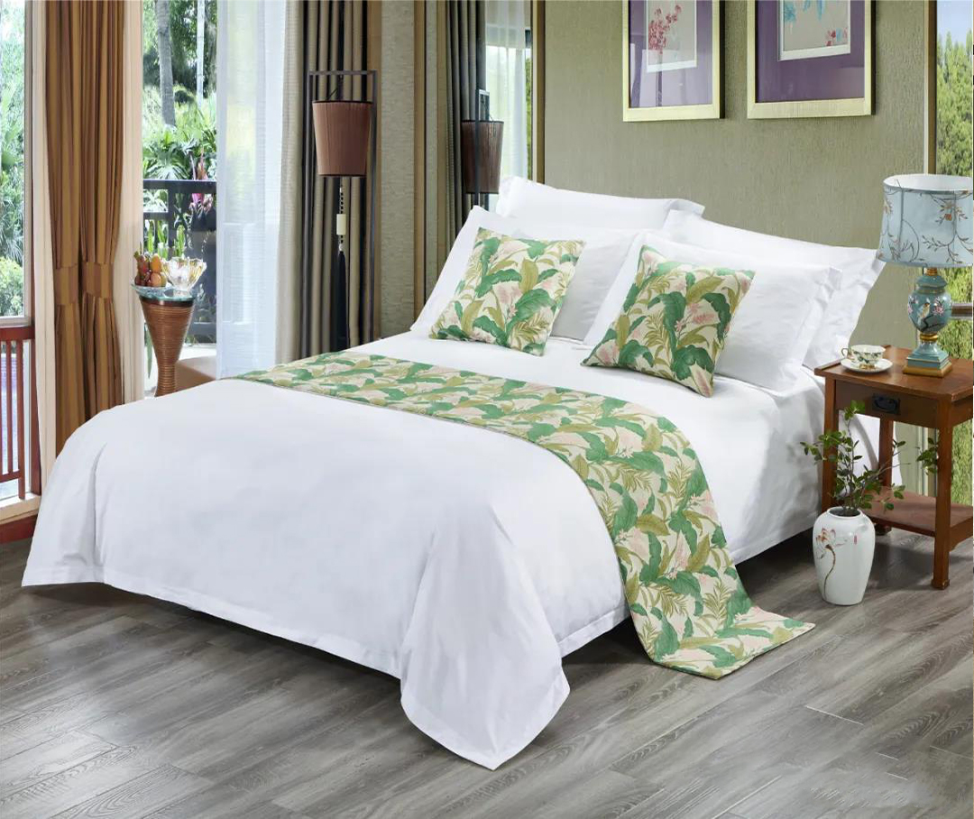 How To Use The Bedding Runner To Light Up The Hotel Room Space? Check It Out! 5