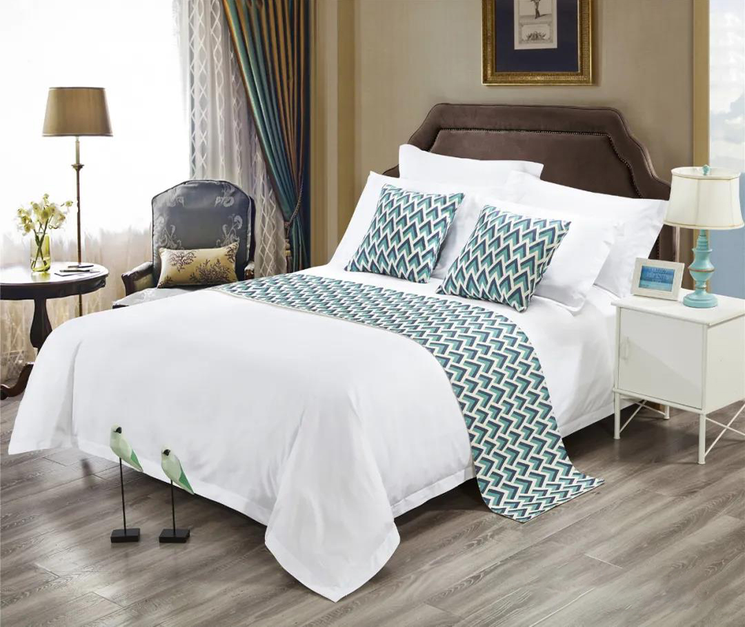 How To Use The Bedding Runner To Light Up The Hotel Room Space? Check It Out! 1