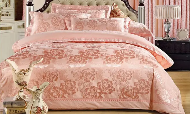 Do you know the difference between jacquard hotel bedding and print linens? 1