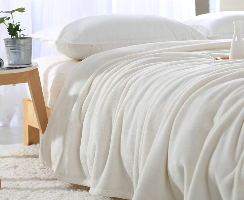 How Does Hotel Blanket Weight Affect Comfort? 1