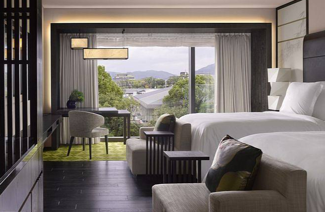 Which Brands Of Hotels Can You Sleep In The Most Comfortable Bed? 1