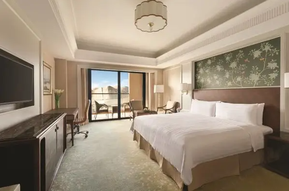 Why Are High-End Hotel Beds So Comfortable? 4