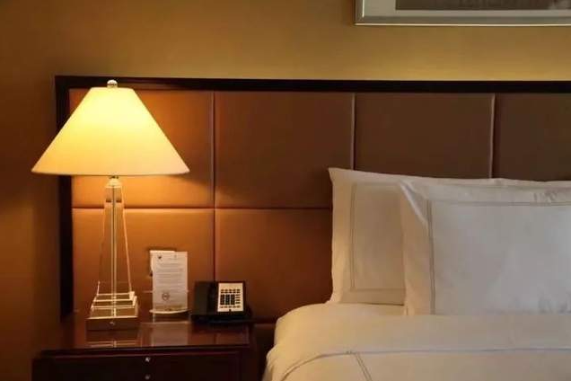 Why Are High-End Hotel Beds So Comfortable? 2