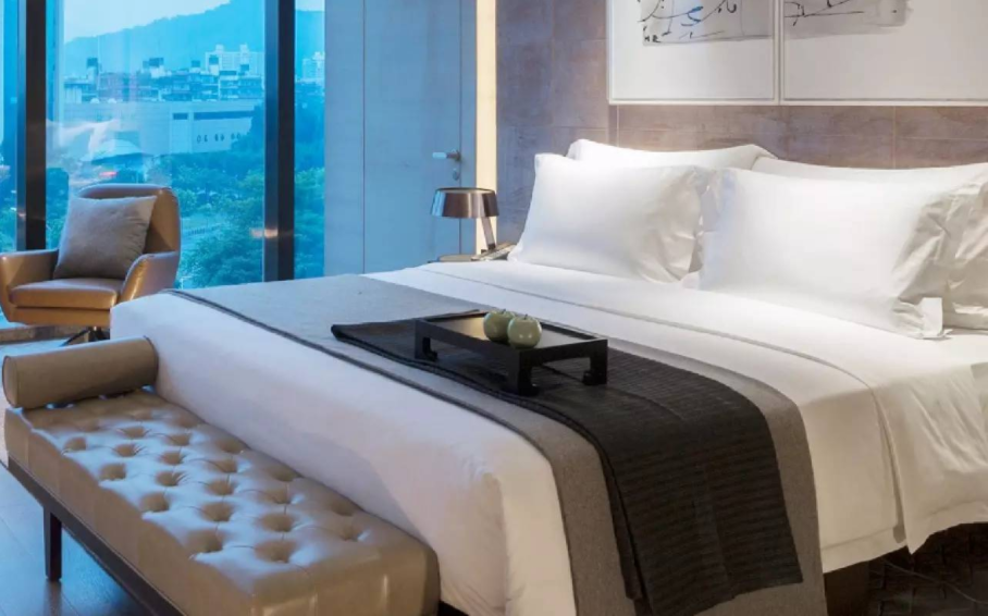 Do you know why there are so many pillows in hotels? Hanbi Textile 1