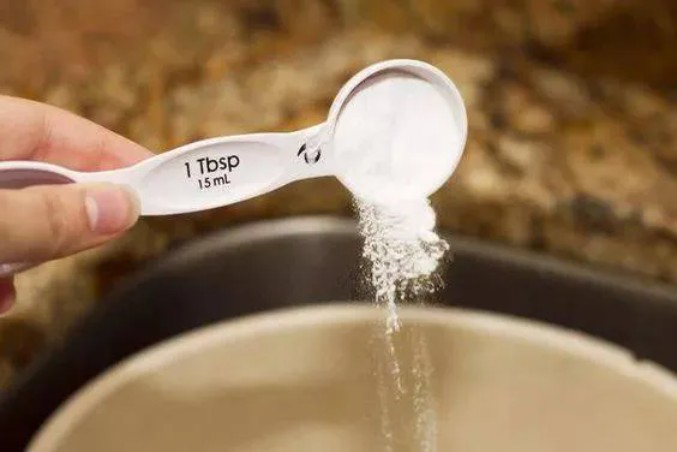 How to remove sweat stains, saliva marks, hair oil and odor on the pillow? 4