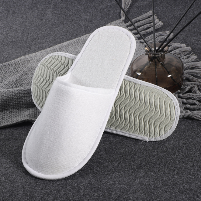 Slippers will stink when exposed to water and will break when folded. How to choose slippers? 1