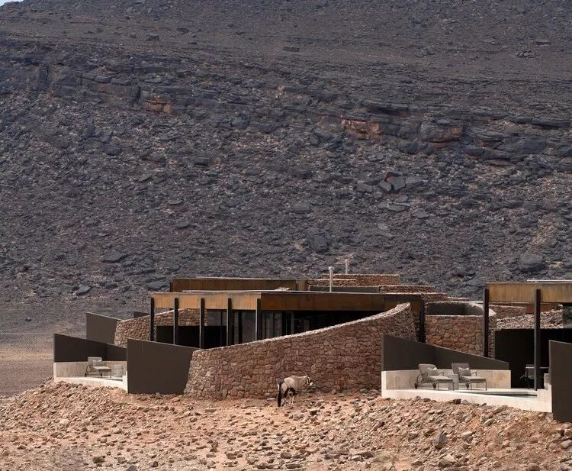 Why are the top wild luxury resort hotels basically desolate? Because project site selection is the key to success 9