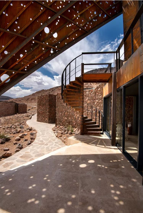 Why are the top wild luxury resort hotels basically desolate? Because project site selection is the key to success 10