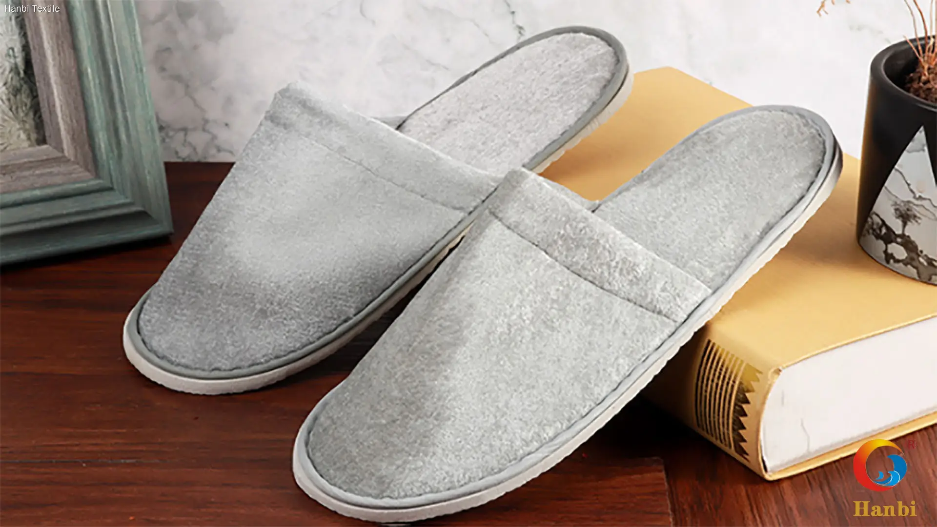 Custom white hotel slippers with custom services Manufacturer | Hanbi Textile 1