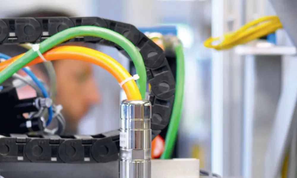 Control de movimiento y cableado de servomotores | Farsince