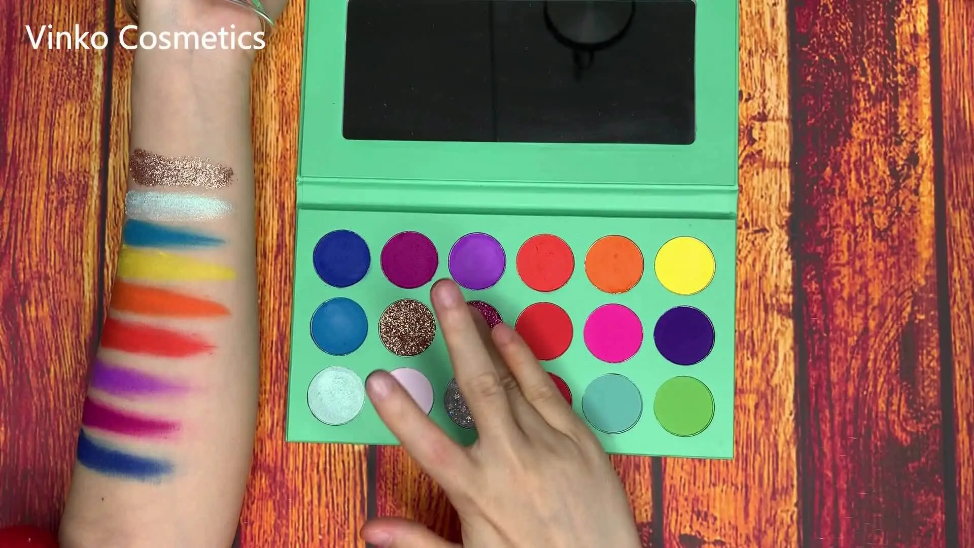 18 colors of highly pigmented matte and shimmer eyeshadow palette manufacturer 1