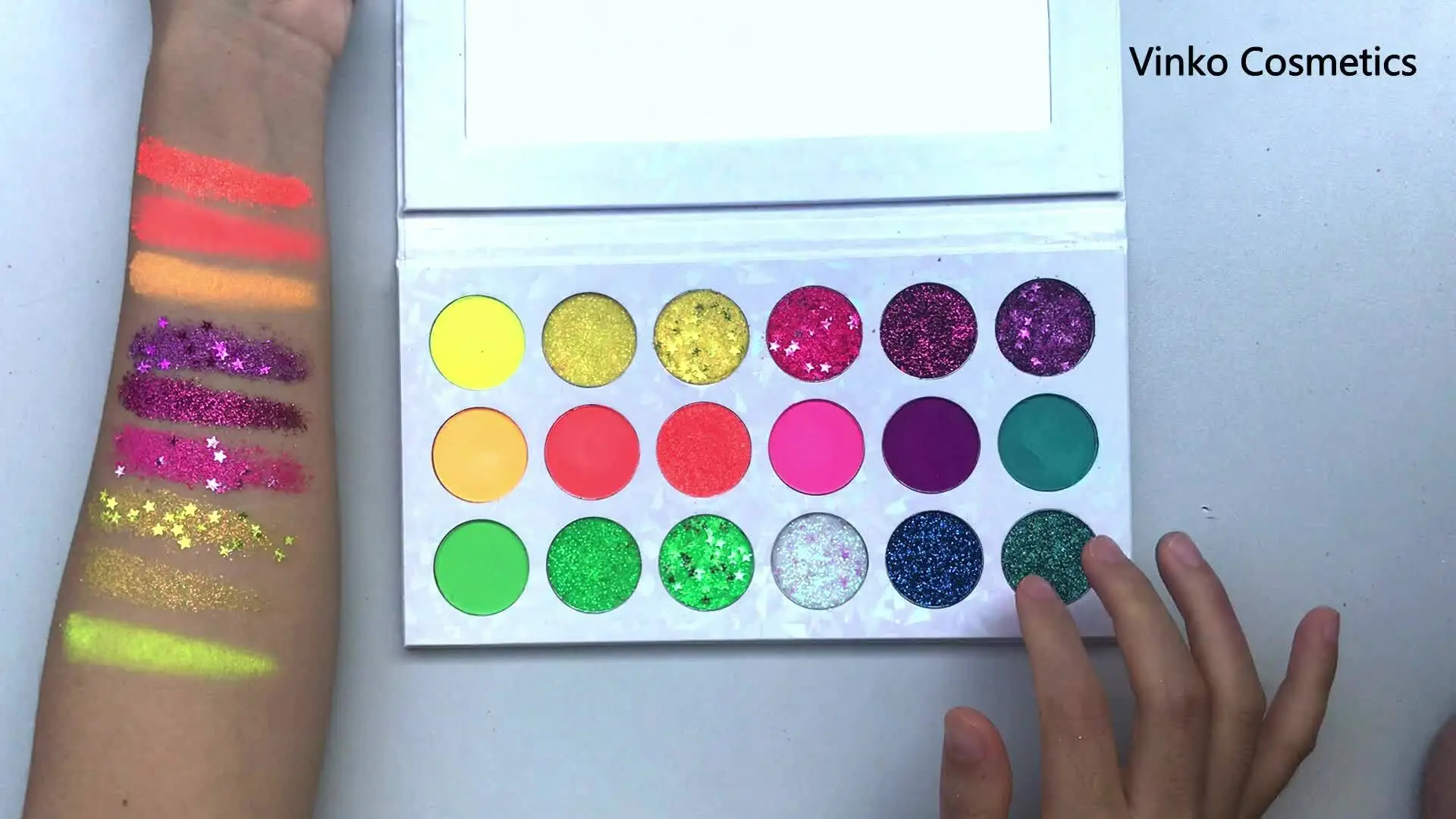 18 Shades of Shiny Eyeshadow Metal Eyeshadow Palette 1