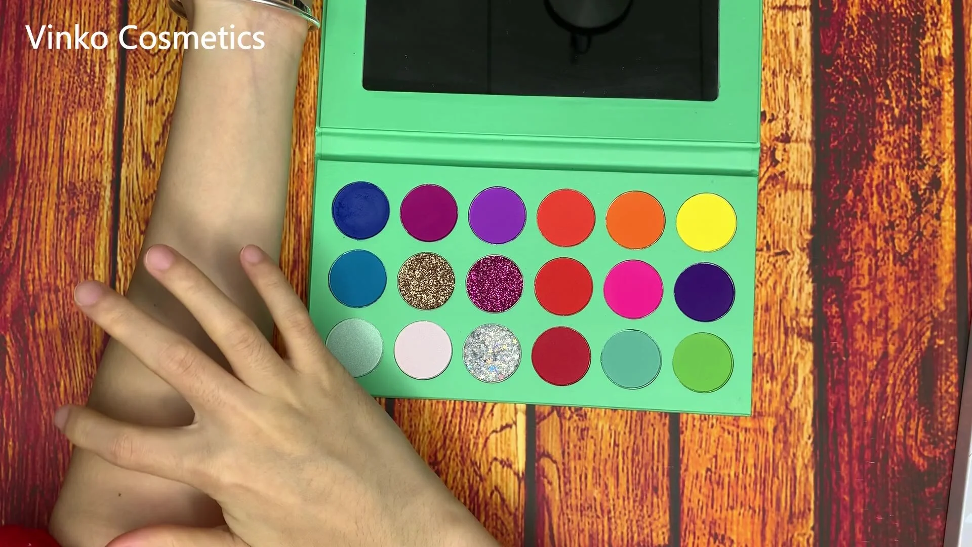 Wholesale Custom Eyeshadow Pigment 18 Color Makeup Eyeshadow Palette 1