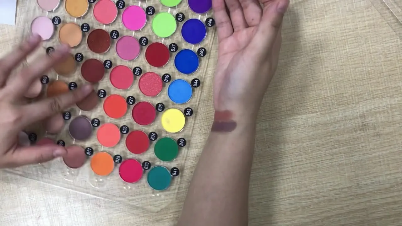 Custom Purple Eyeshadow Palette Private Label Diy Eyeshadow Pigment Matte Eyeshadow Palette 1