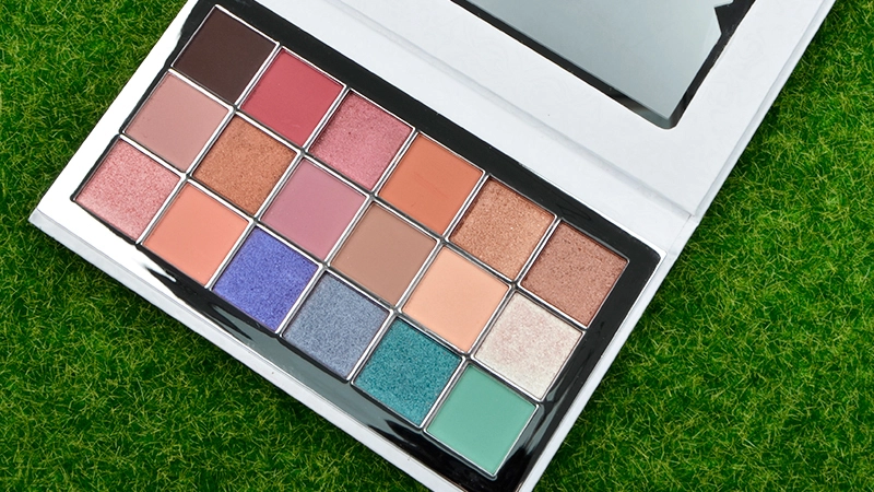 Custom High Pigment Plastic Eyeshadow Palette Makeup Factory's vegan eyeshadow palette 1