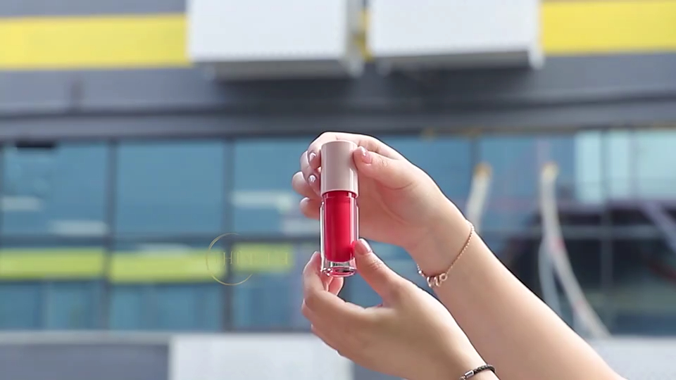 High Quality Eco-Friendly Creamy Matte Liquid Lip Gloss Manufacturer 1