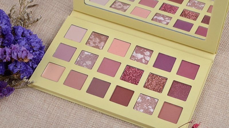 Custom Christmas Eyeshadow Palette DIY Eyeshadow Palette 1