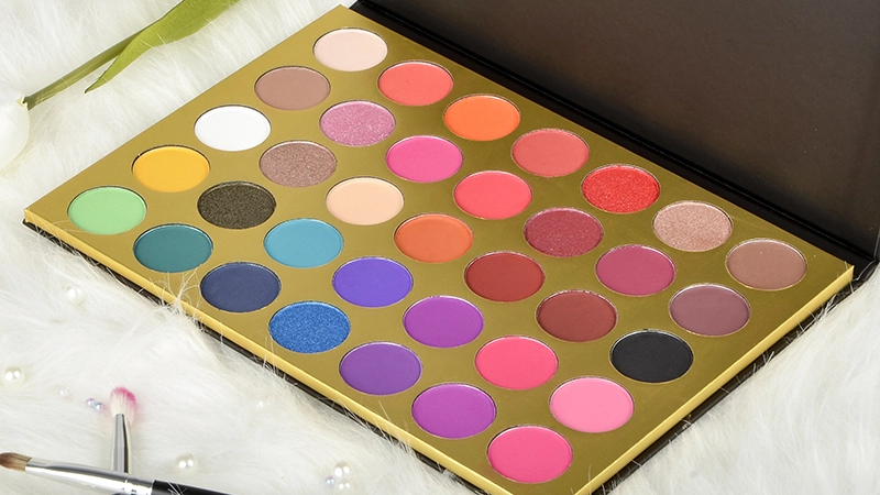 Customized Eyeshadow Palette High Pigmented Eyeshadow Palettes Private Label manufacturers From China 1