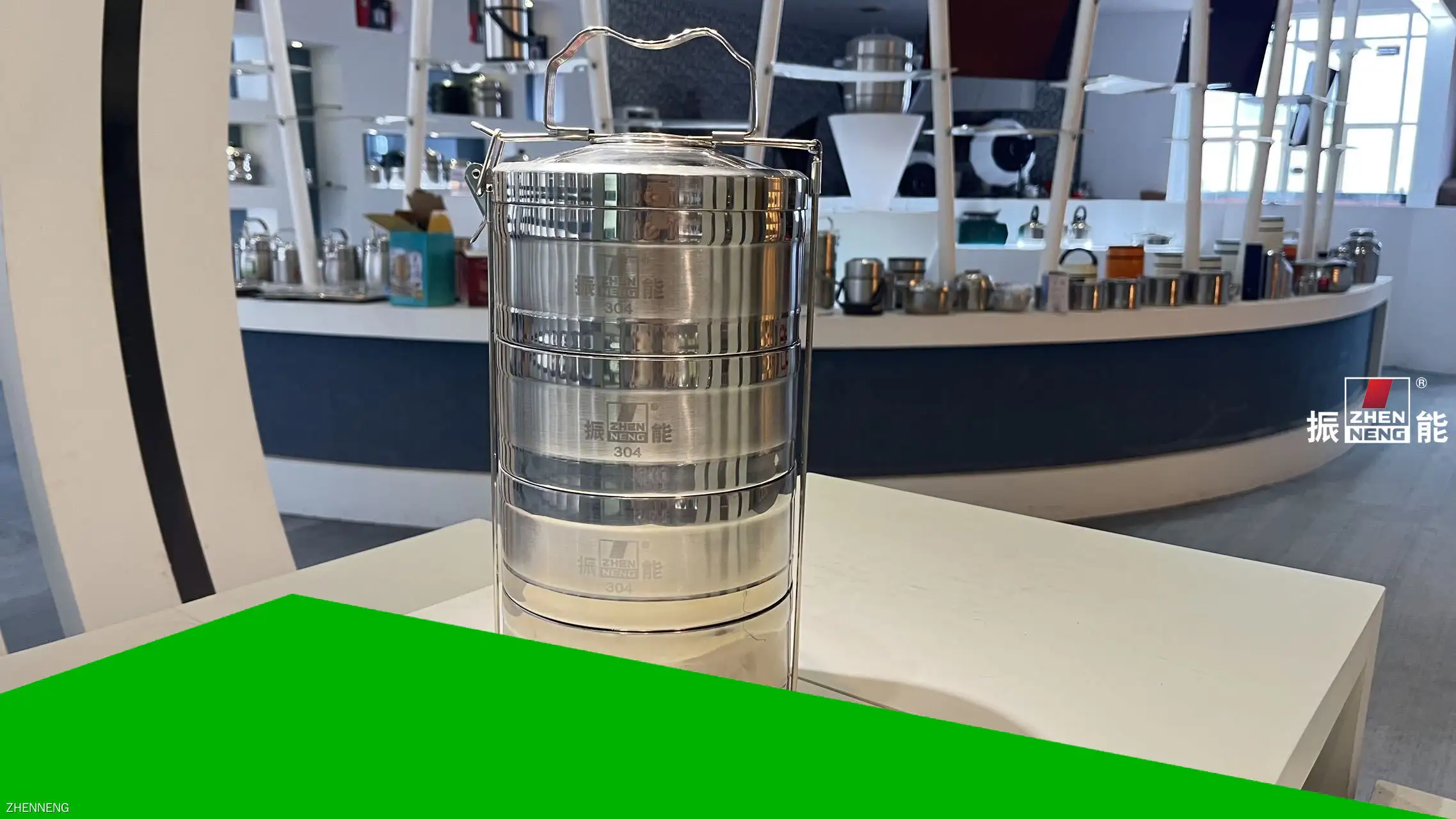 Zhenneng Stackable Stainless Steel Lunch Box with Insulation and Magnetic Closure 1