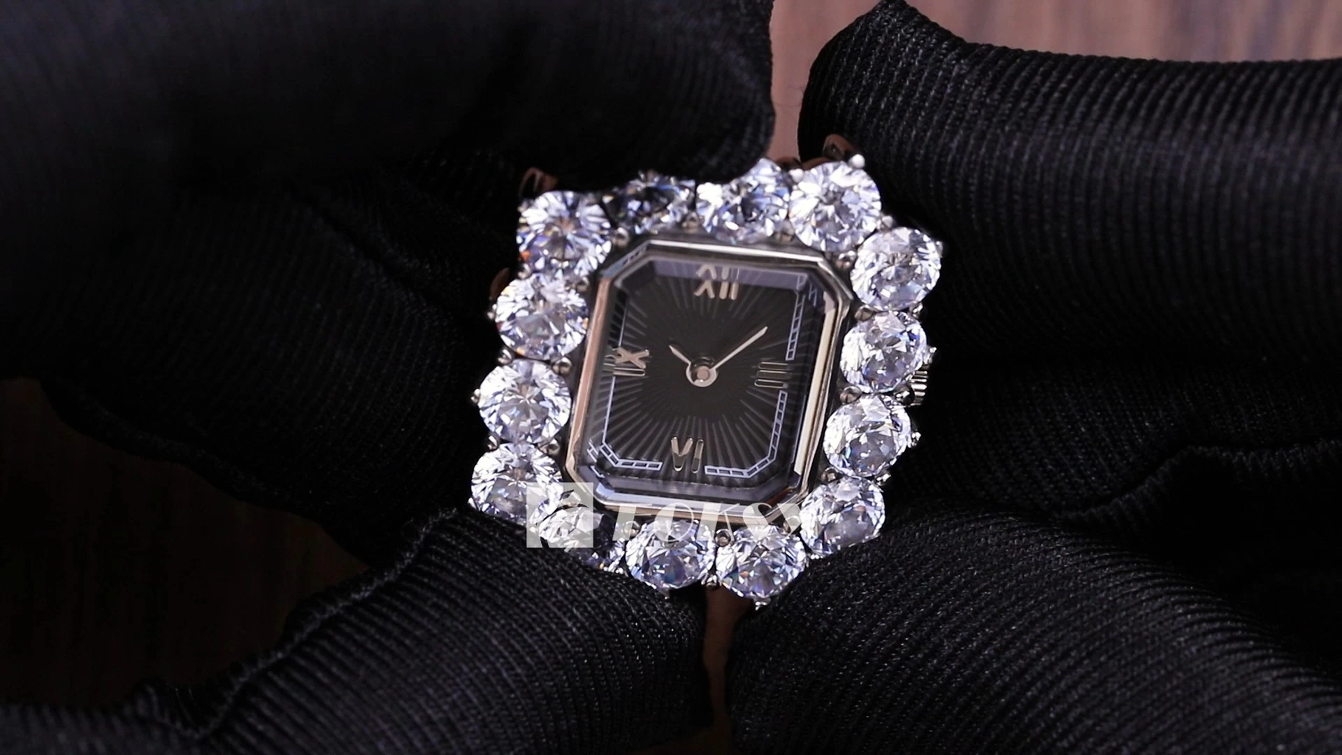 Custom Women Watch Quartz Watch 3-in-1 Multi-Wear Interchangeable Bands 3ATM Diamond Display 676-7-1001 1