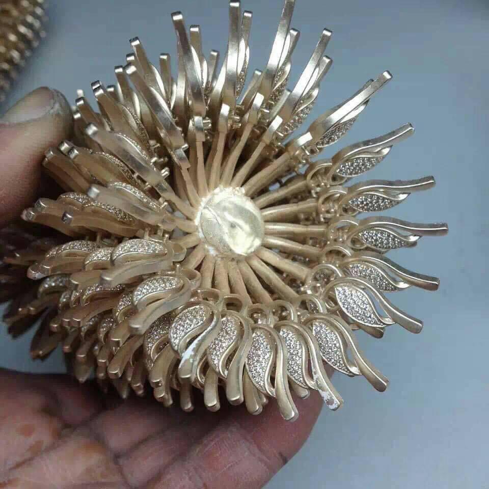 Vale la pena acquistare una macchina per la fusione a induzione di gioielli in platino Hasung? 2