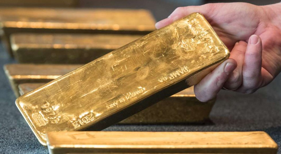 ¿Cuál es la diferencia entre fundir una barra de oro brillante y verter una barra de oro común mediante un horno de inducción? 3