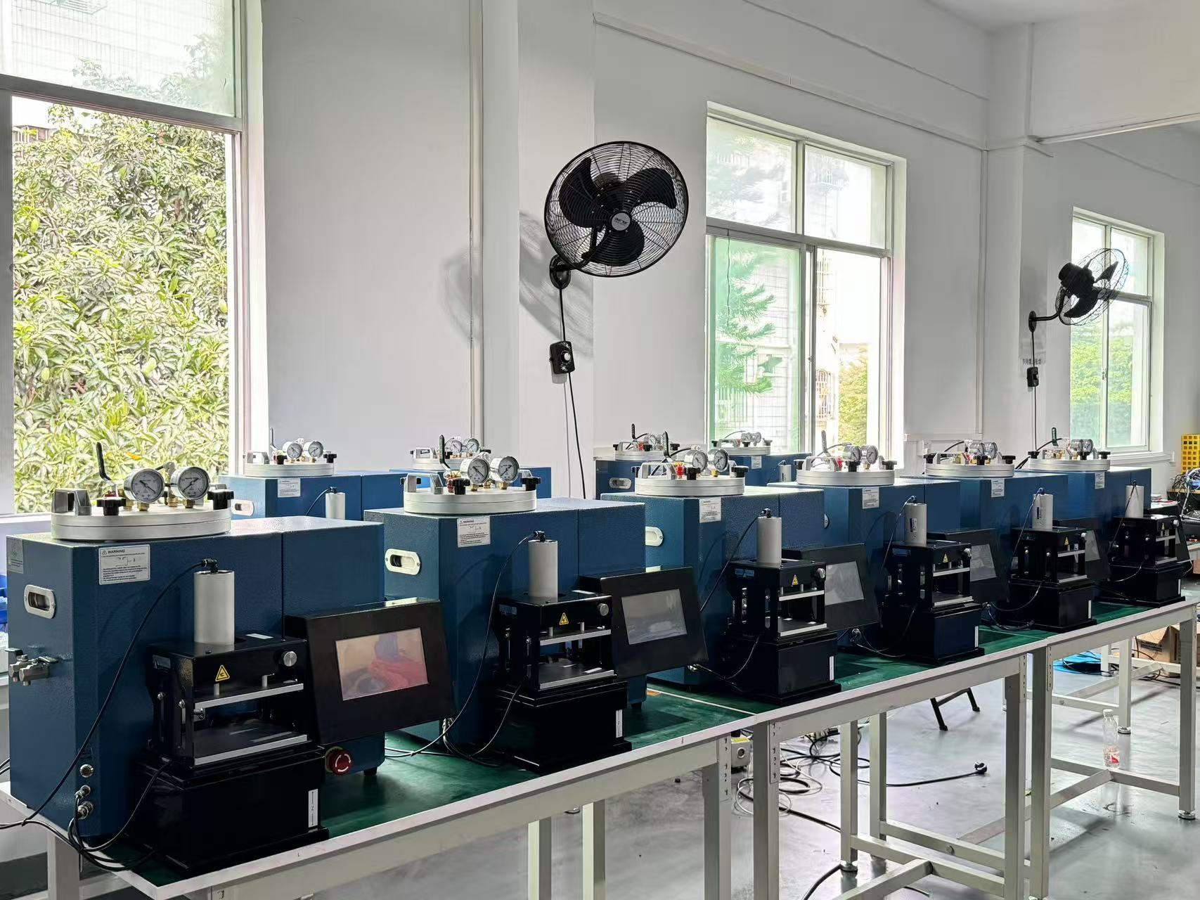 Clienti dall'Algeria in visita ad Hasung per la collaborazione sulle macchine per la fusione di metalli preziosi 2