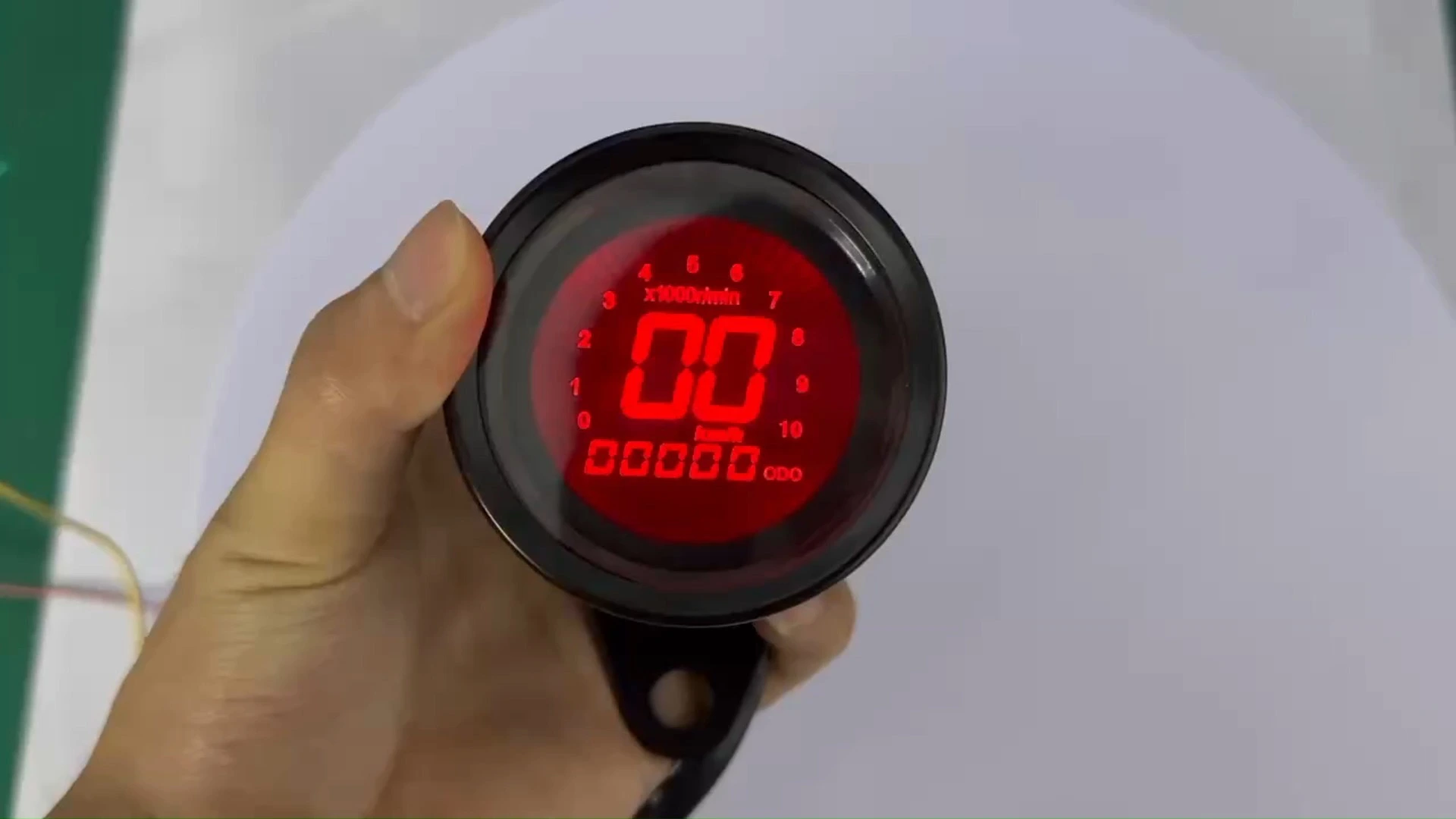 عداد سرعة رقمي لجميع دراجات هارلي ديفيدسون، وترايمف، وجاوا 42، وإنديان سكاوت بوبر 1