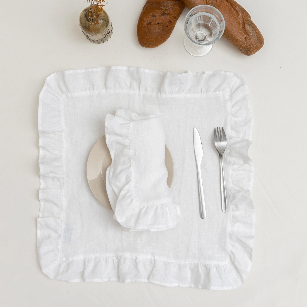 Serviettes de table de mariage personnalisées en lin 100% pur, à bordure froncée et liseré uni. 1