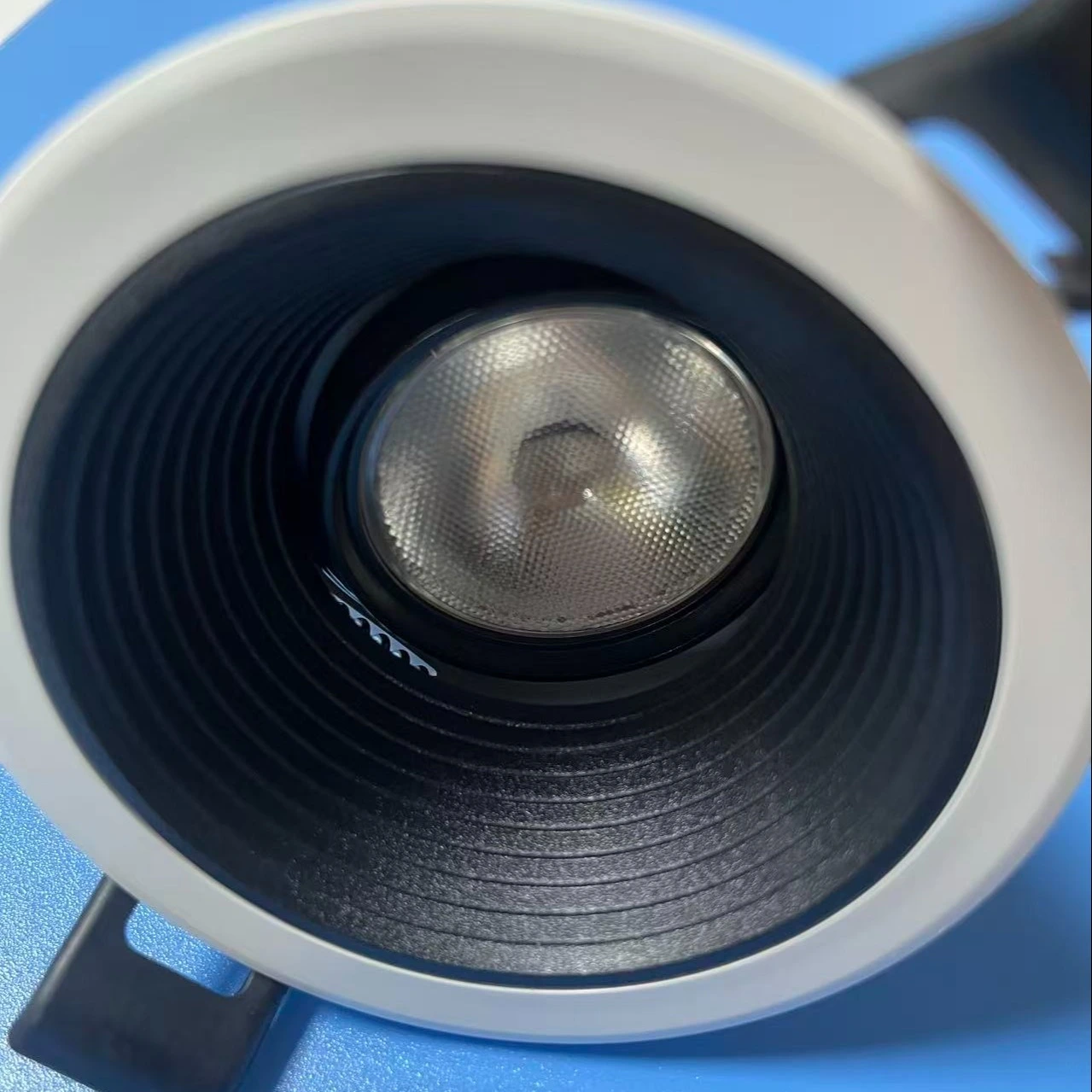 Постачальник багатофункціональних точкових світильників, рамок для прожекторів та джерел світла для Австралії 1