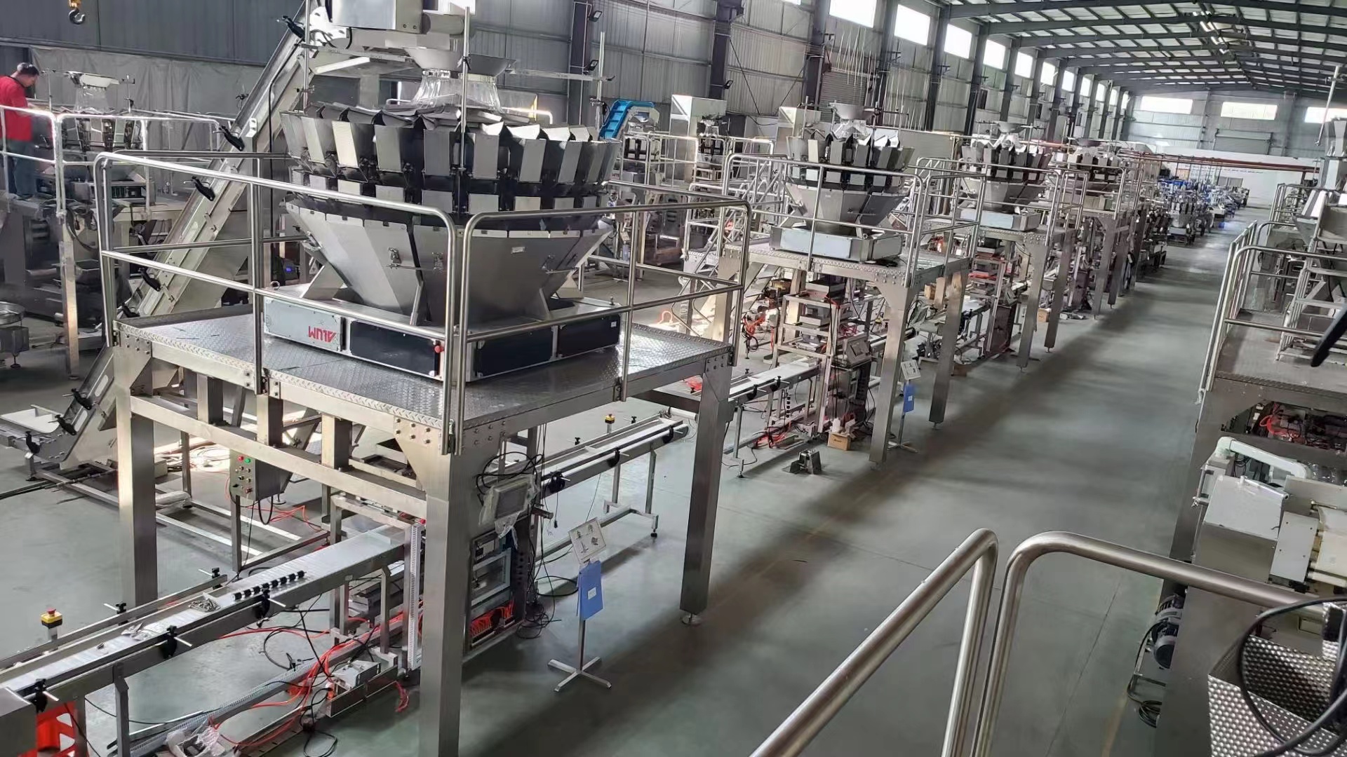 What are the functions of the crayfish tray filling and packing system? 12