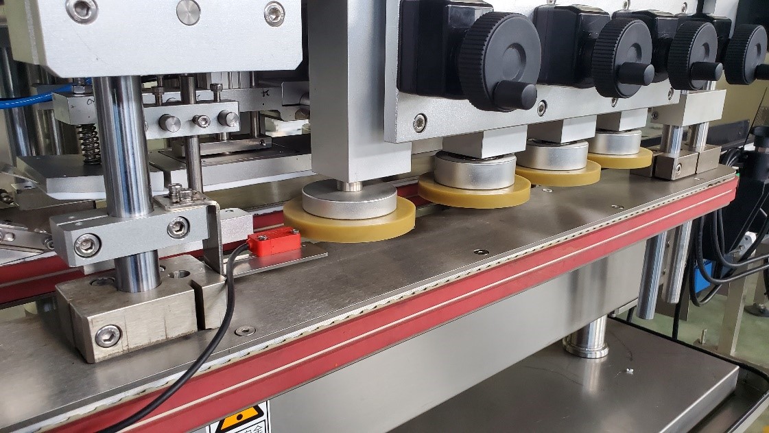 خودکار اسنیکس گرینول فلنگ مشین بیر کینڈی خالی بوتل کیپنگ کا سامان 11