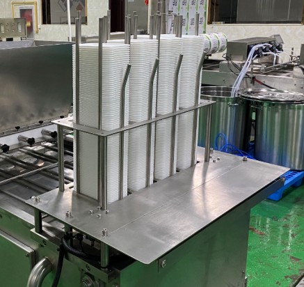 Fully automatic linear tray filling vacuum gas flushing packing line for ready meal 3