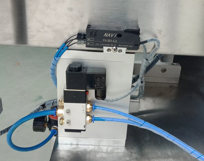 ਨਿਰੀਖਣ ਯੰਤਰ ਦੇ ਨਾਲ ਉੱਚ ਸ਼ੁੱਧਤਾ ਬਾਰਕੋਡ ਸਿੰਗਲ ਸਾਈਡ ਲੇਬਲਿੰਗ ਮਸ਼ੀਨ 8