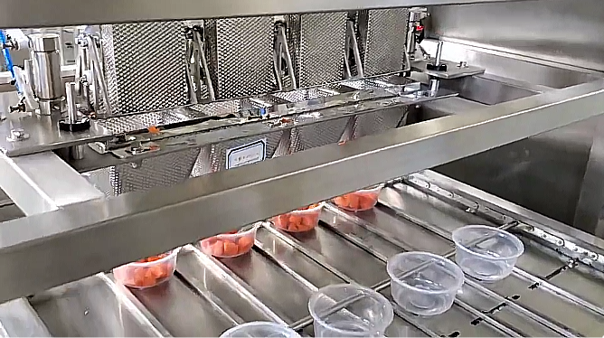 How to pack sticky sprinkled radish into plastic tray bowl? 10