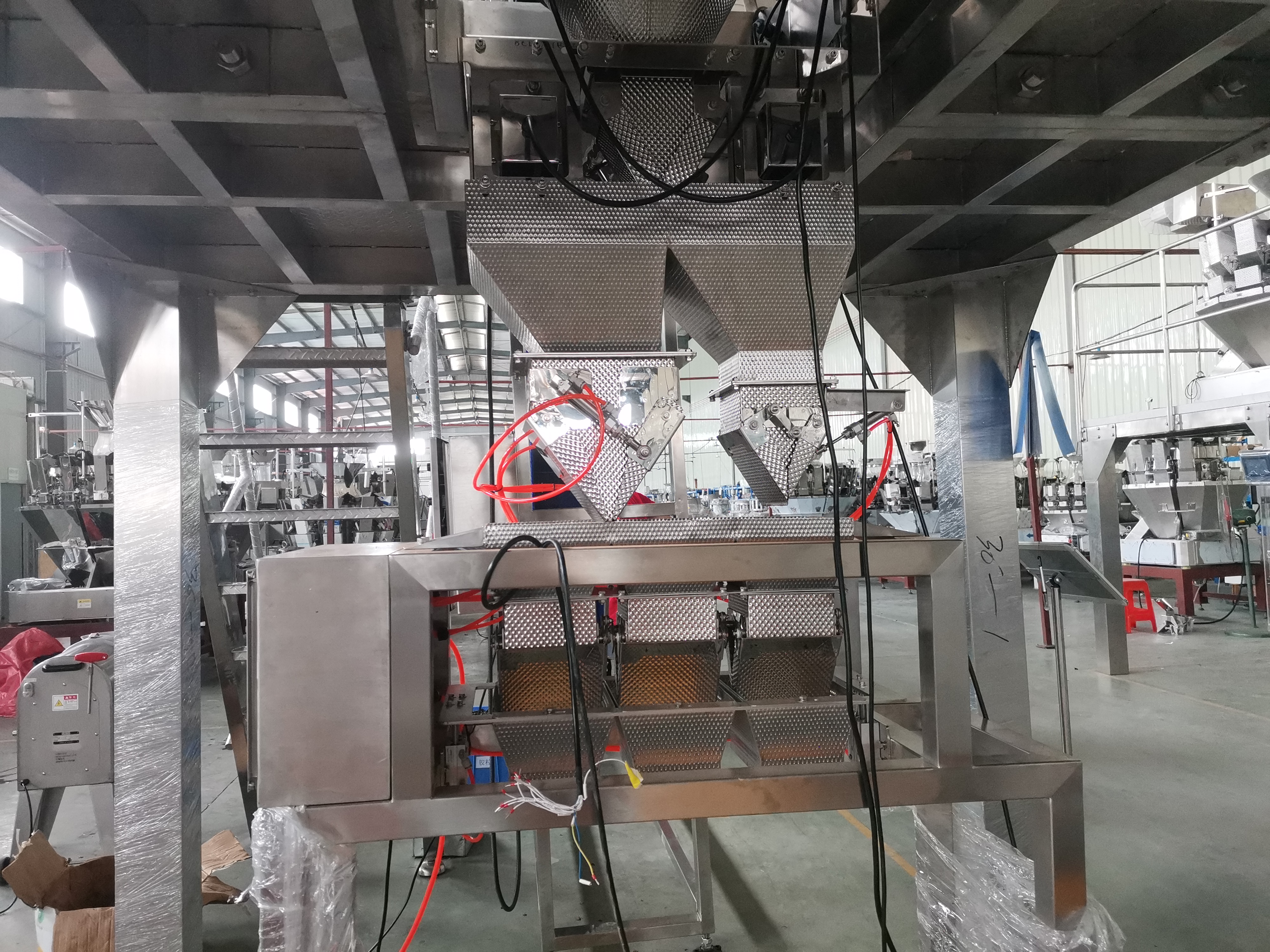 Semi-automatic tray packing machine with multi-head weigher for fresh fruits and vegetables 5