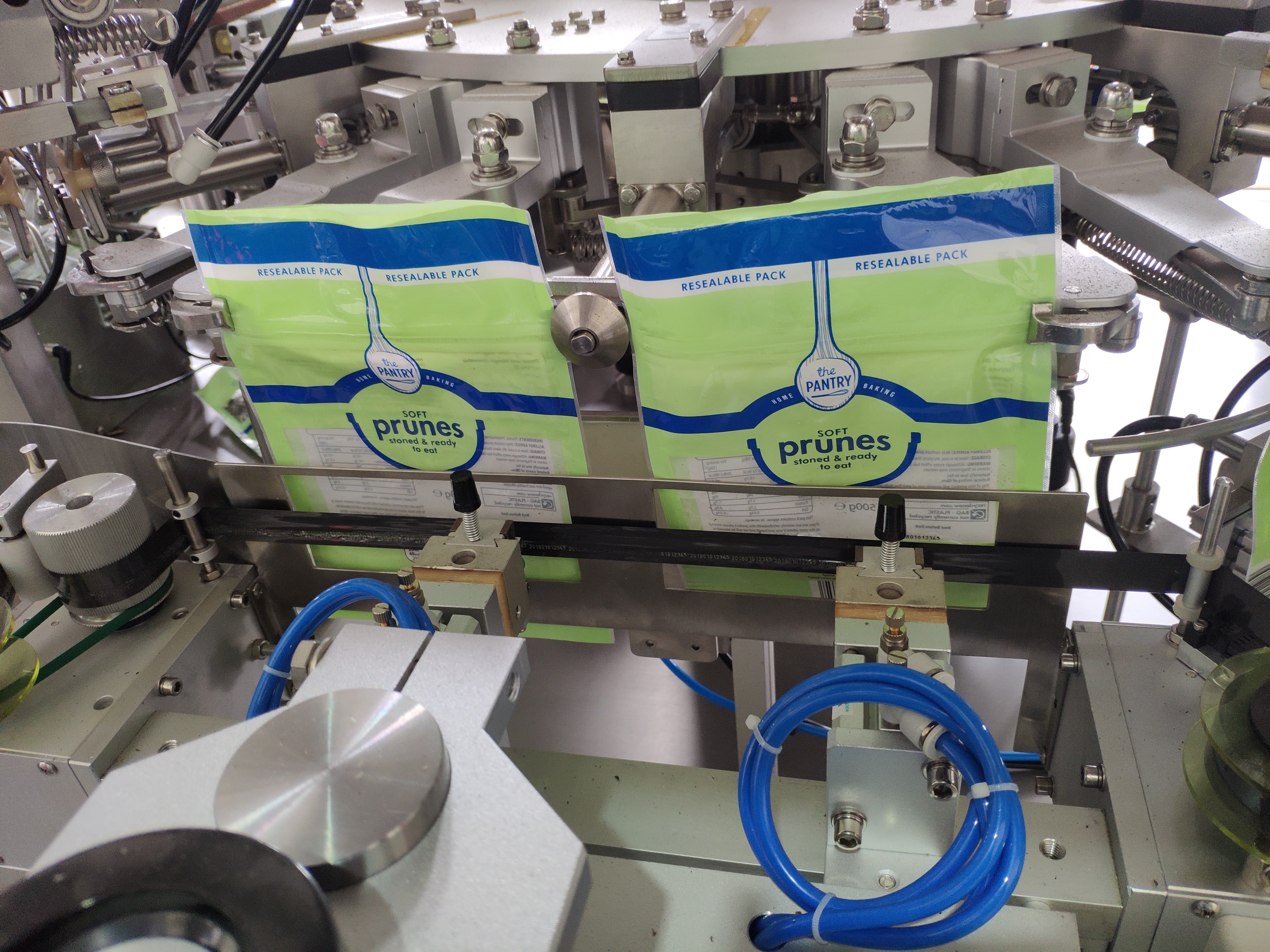 Мултифункционална машина за паковање махунарки од кикирикија са осам станица, ротациона машина за паковање унапред направљених кеса са двоструком кесом 13