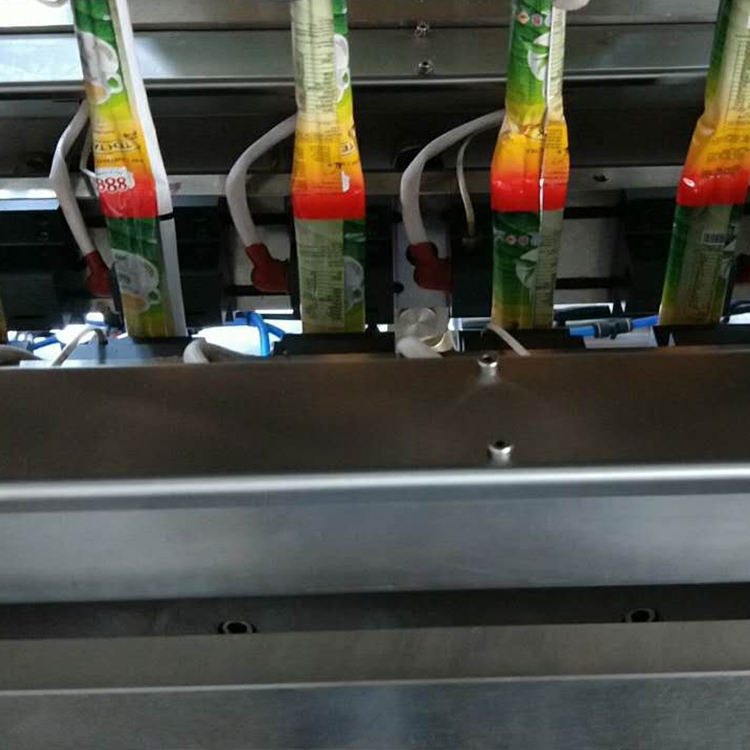 Повеќелиниска машина за пакување со вертикално пакување од доматно брашно во прав од зачини 6