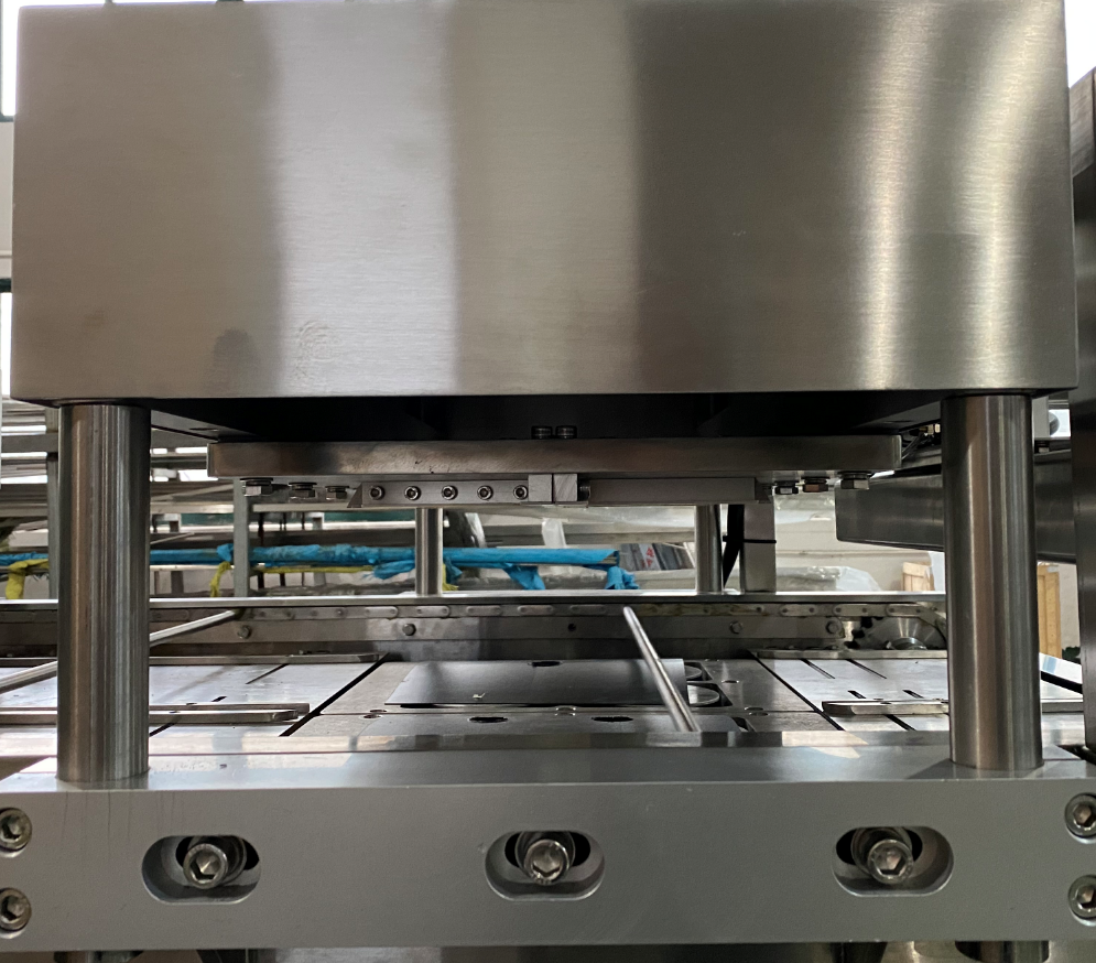 How to automatically package the prepared dishes into the tray? 8